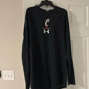 NWT Medium Men’s Under Armor shirt